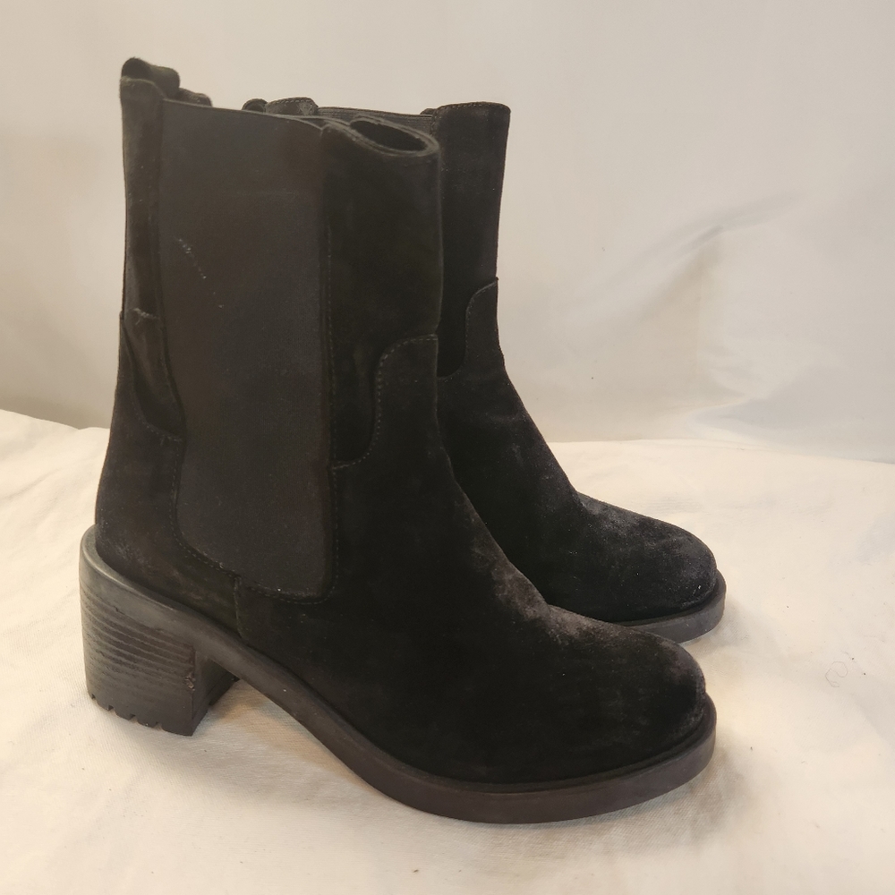 Emanuele Castro Women’s Made In Italy Suede Leather Chelsea Booties Black Size 9